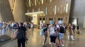 كيفية الوصول إلى المتحف المصري الكبير: دليل مفصل لمواقف السيارات وخطوط النقل العامة